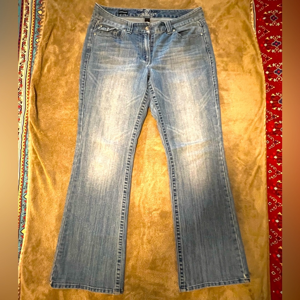 Straight Leg Jeans. Buttons to the Left